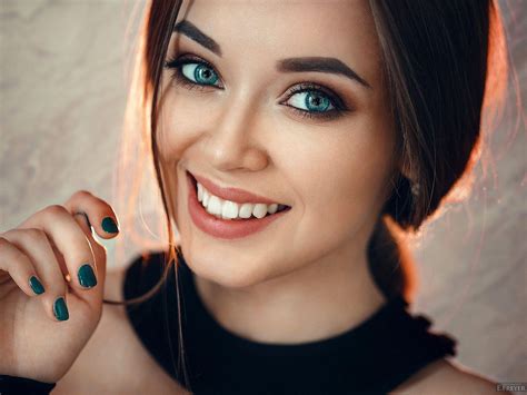 GirlsDoPorn E453 Years Old girl with a beautiful smile fucks.